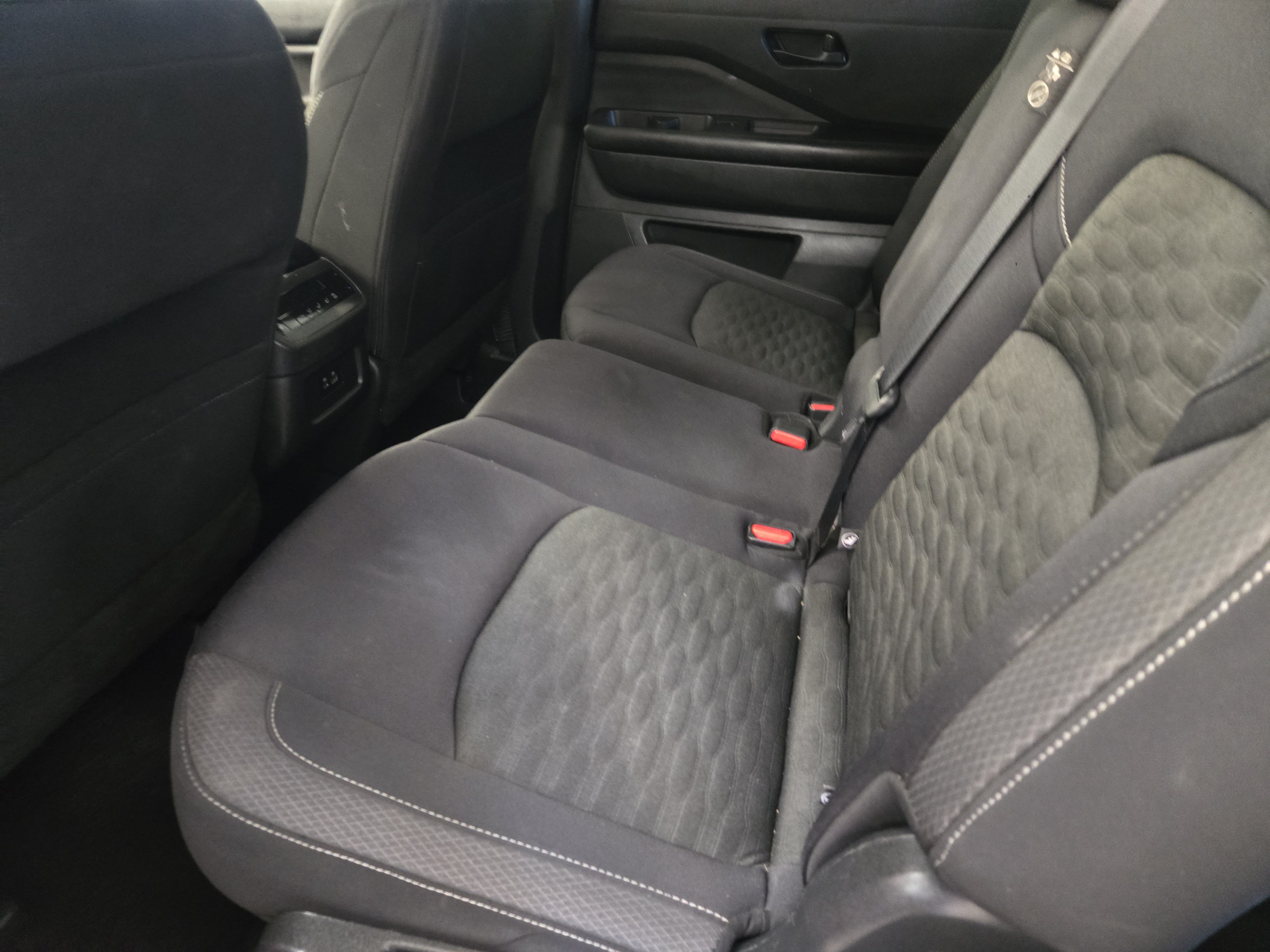 Used 2023 Nissan Pathfinder SV FWD image 31
