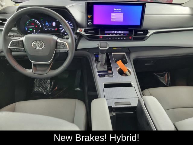Used 2025 Toyota Sienna XLE w/ XLE Plus Package image 19