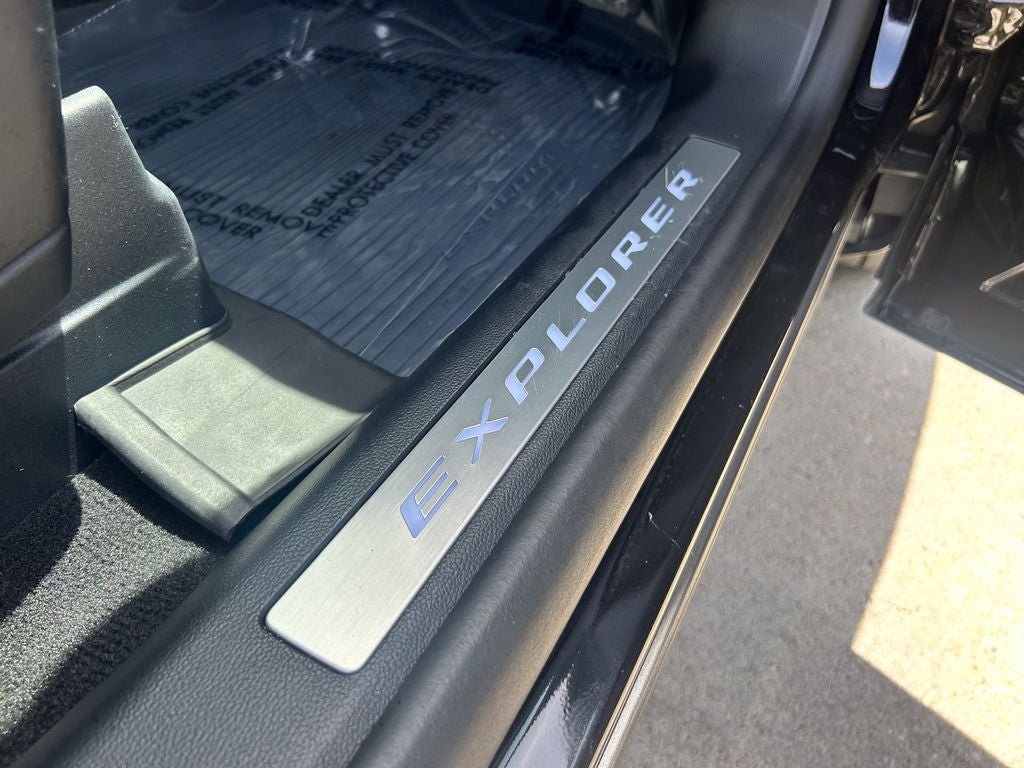 Certified 2025 Ford Explorer Platinum w/ Ultimate Package AWD/4WD image 26