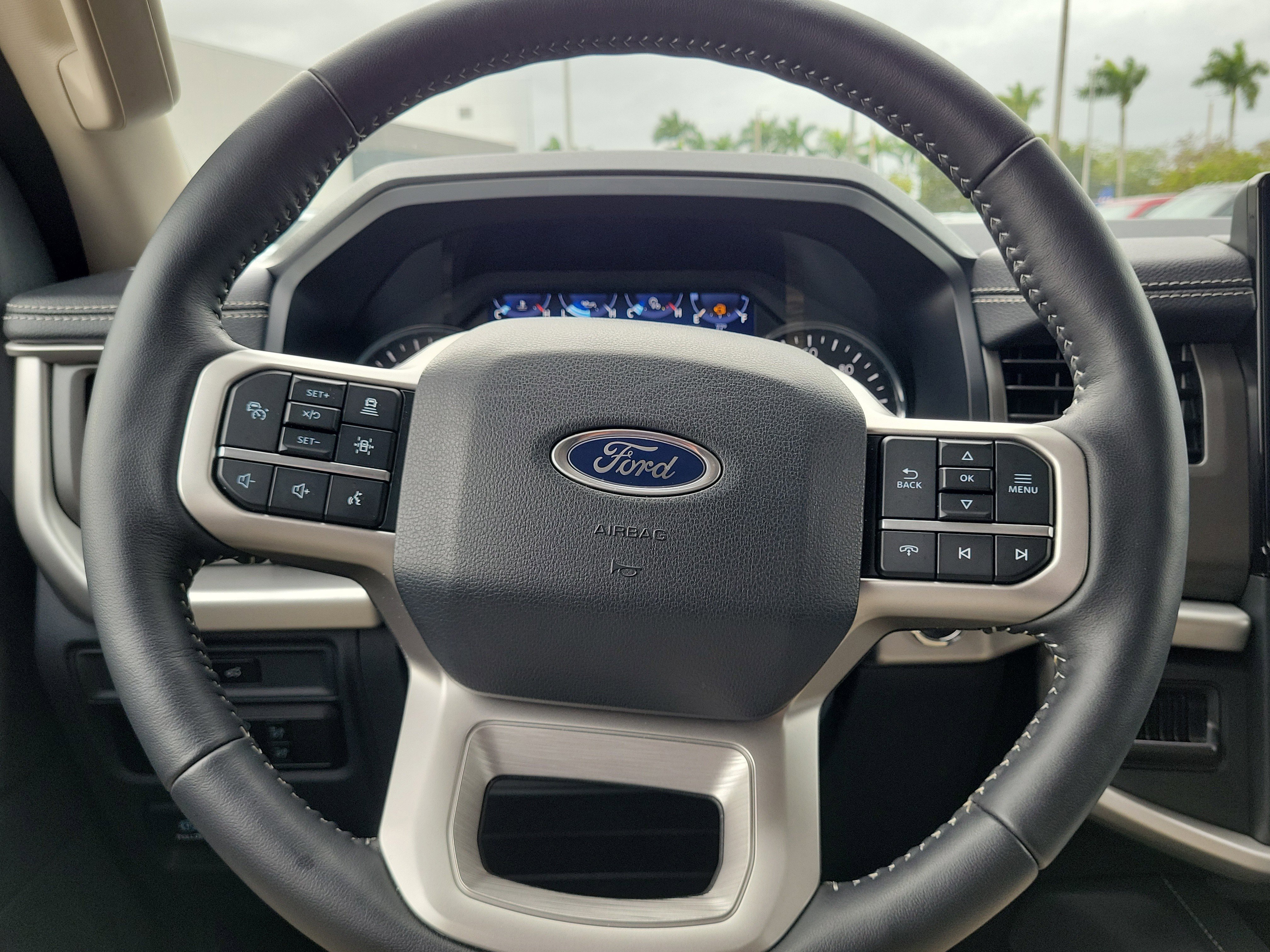 Certified 2024 Ford Expedition XLT image 17