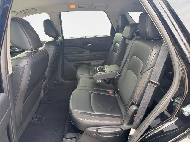 Used 2025 Nissan Pathfinder SL AWD/4WD image 24