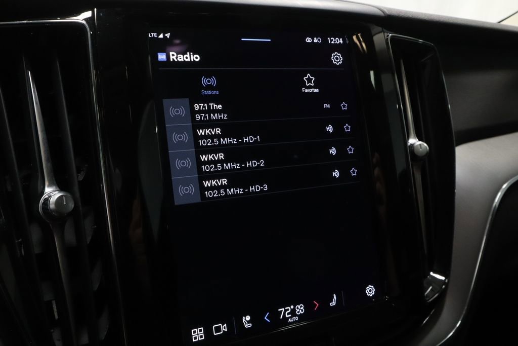 Used 2023 Volvo XC60 B5 Core AWD/4WD image 9