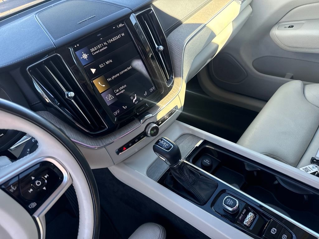 Used 2019 Volvo XC60 T5 Inscription image 14