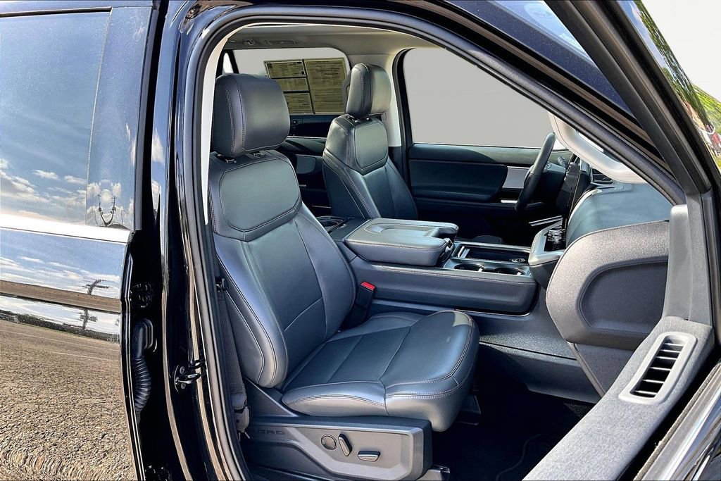 Certified 2025 Ford Expedition Active AWD/4WD image 7
