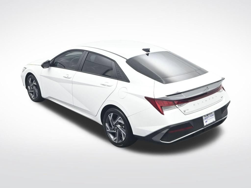 Used 2025 Hyundai Elantra SEL FWD image 36