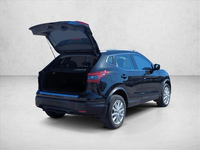 Used 2021 Nissan Rogue Sport SV image 3