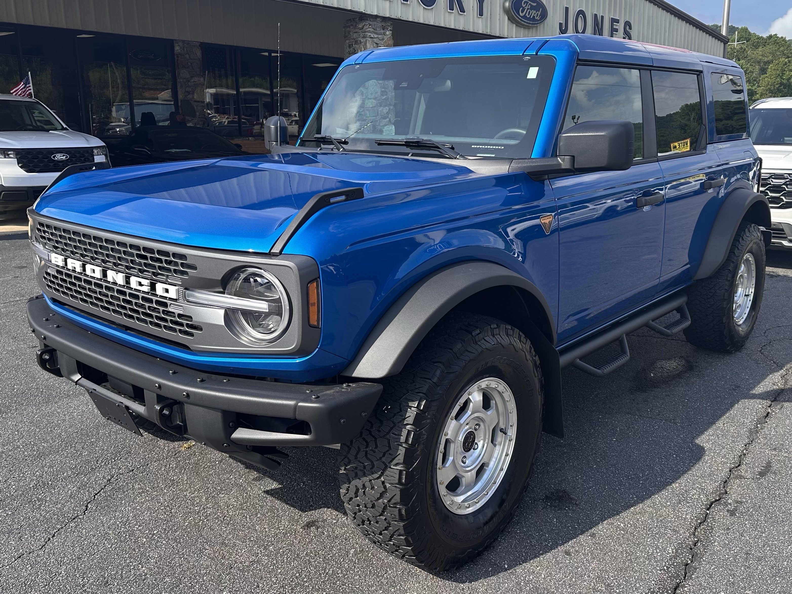 Certified 2025 Ford Bronco Badlands w/ Sasquatch Package AWD/4WD image 2