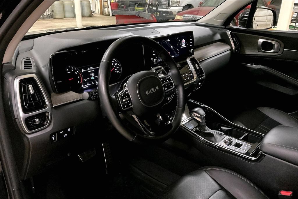 Used 2023 Kia Sorento EX AWD/4WD image 13