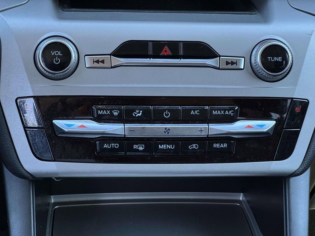 Certified 2022 Ford Explorer XLT AWD/4WD image 5
