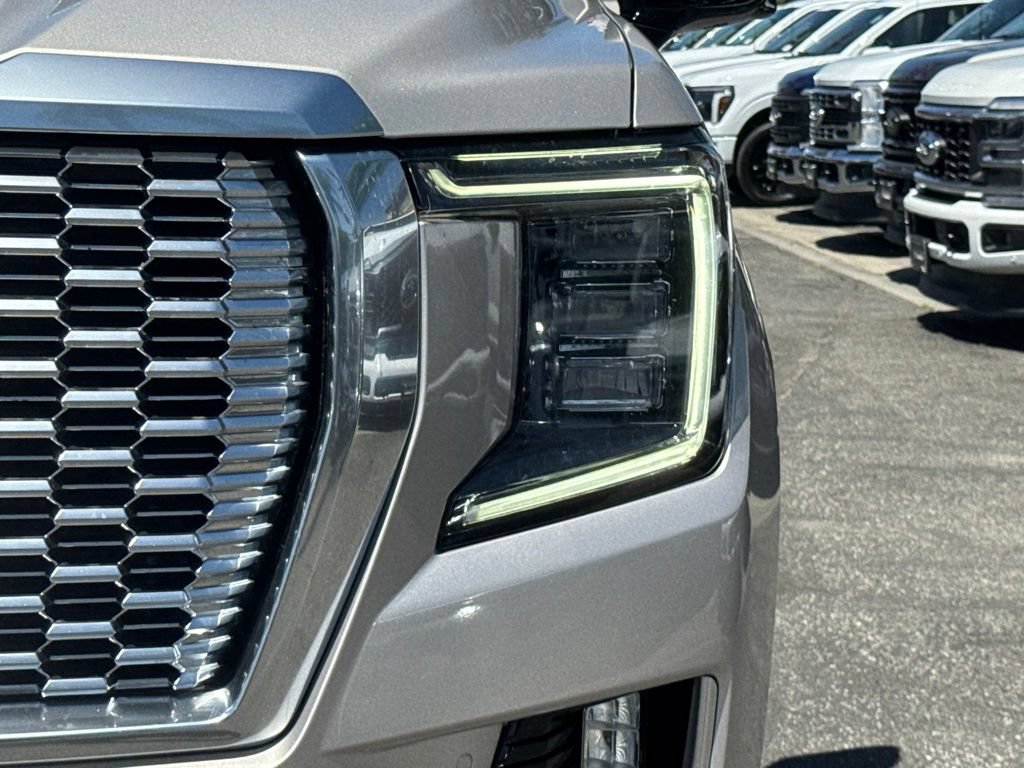 Used 2023 GMC Yukon XL Denali w/ Denali Reserve Package AWD/4WD image 15