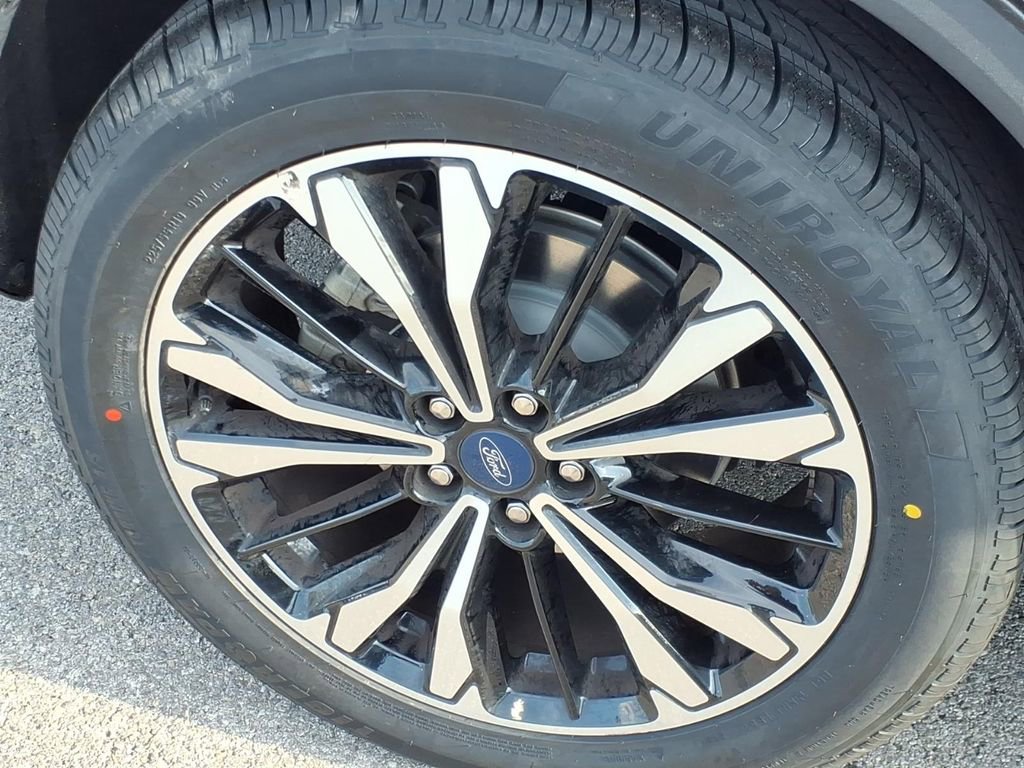 Certified 2022 Ford Escape SE w/ SE Sport Appearance Package FWD image 6