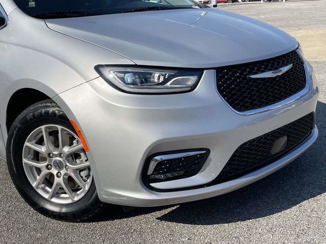 Used 2024 Chrysler Pacifica Touring-L image 8