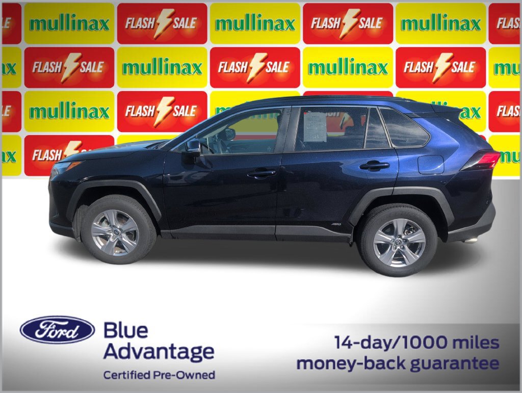 Used 2025 Toyota RAV4 XLE AWD/4WD image 12