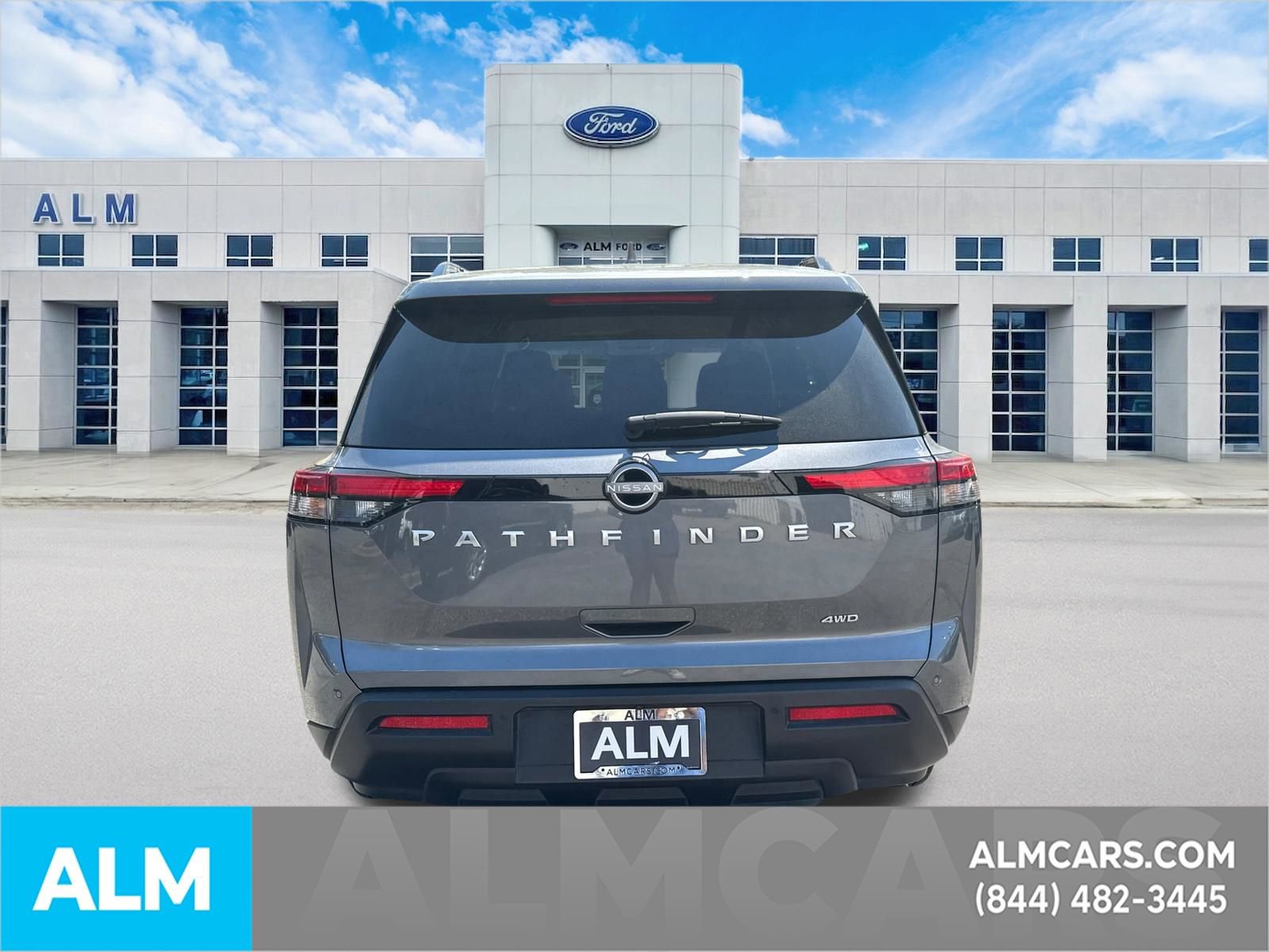 Used 2025 Nissan Pathfinder SV image 6