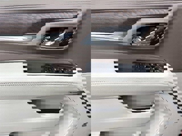 Used 2021 GMC Yukon Denali w/ Denali Premium Package image 25