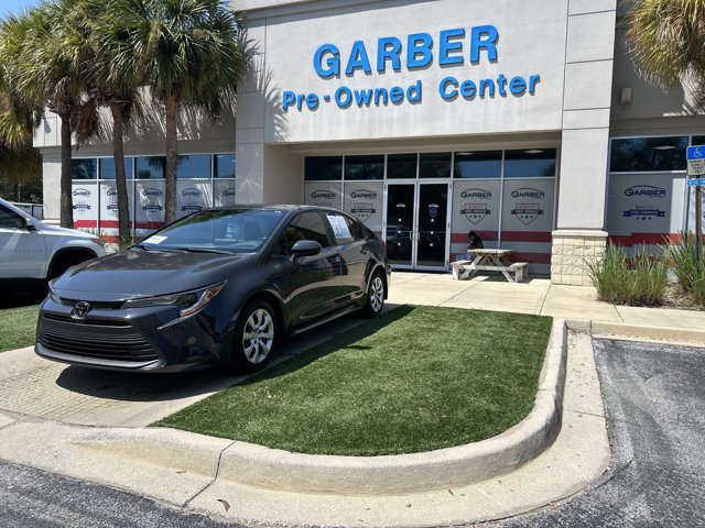 Used 2025 Toyota Corolla LE FWD image 8