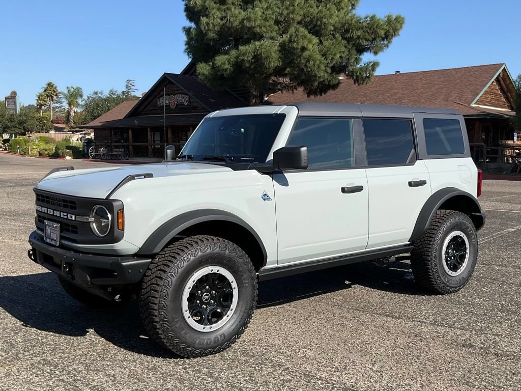 Certified 2024 Ford Bronco Black Diamond w/ Sasquatch Package AWD/4WD image 2