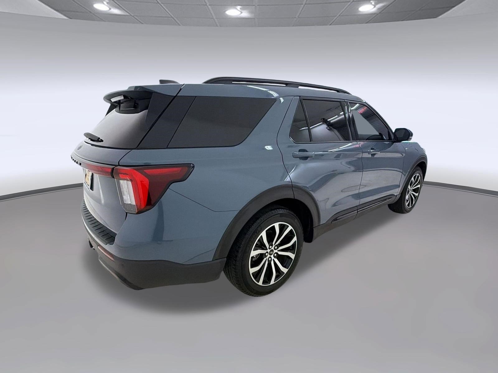 Certified 2025 Ford Explorer ST-Line RWD image 9