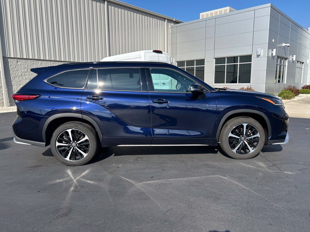 Used 2021 Toyota Highlander XSE AWD/4WD image 5