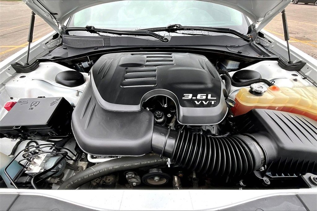 Used 2022 Chrysler 300 Touring w/ Sport Appearance Package image 12