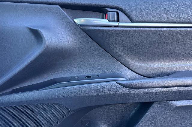 Used 2018 Toyota Camry SE image 11