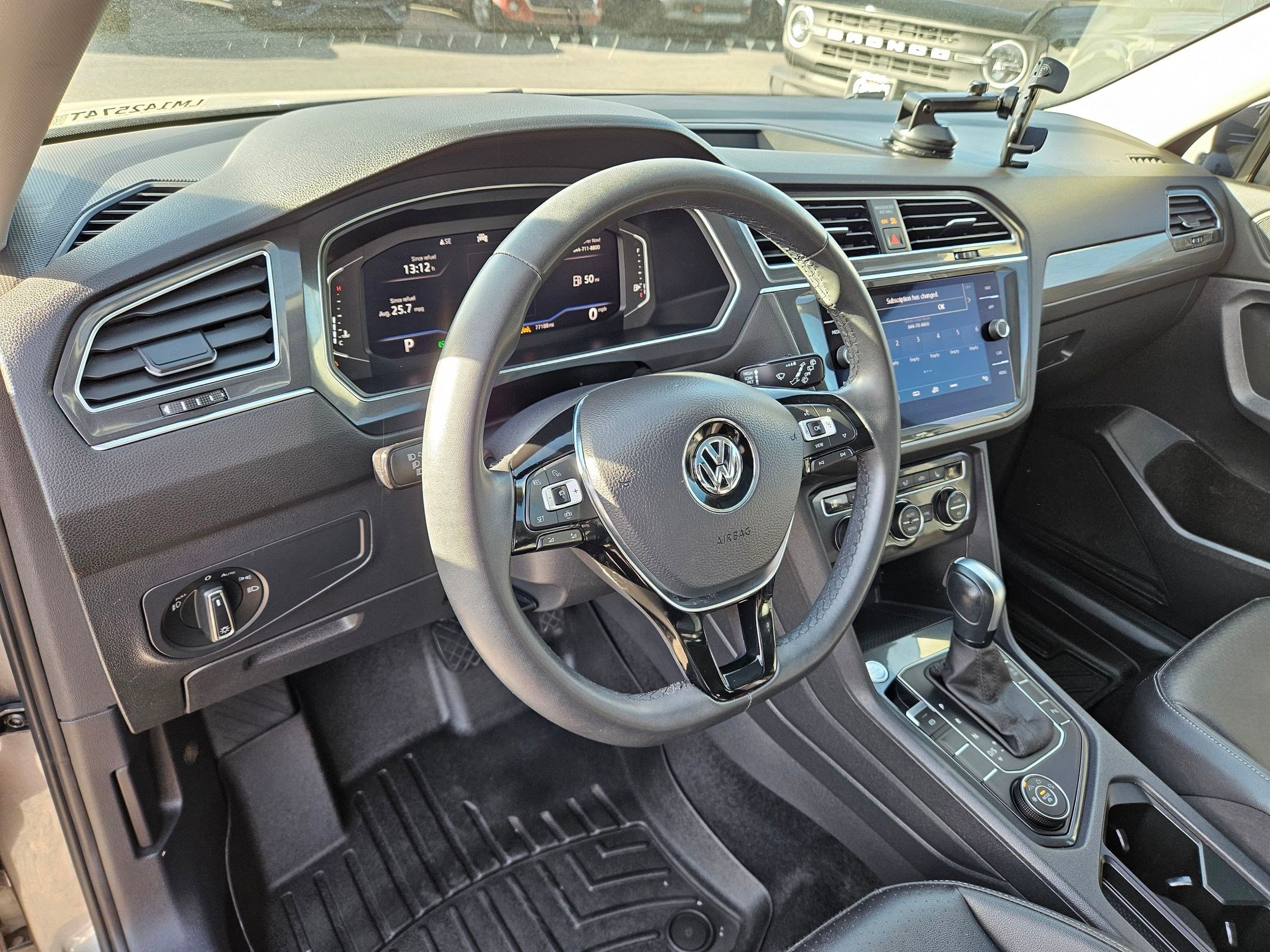 Used 2020 Volkswagen Tiguan SEL w/ 3rd Row Seat Package AWD/4WD image 16