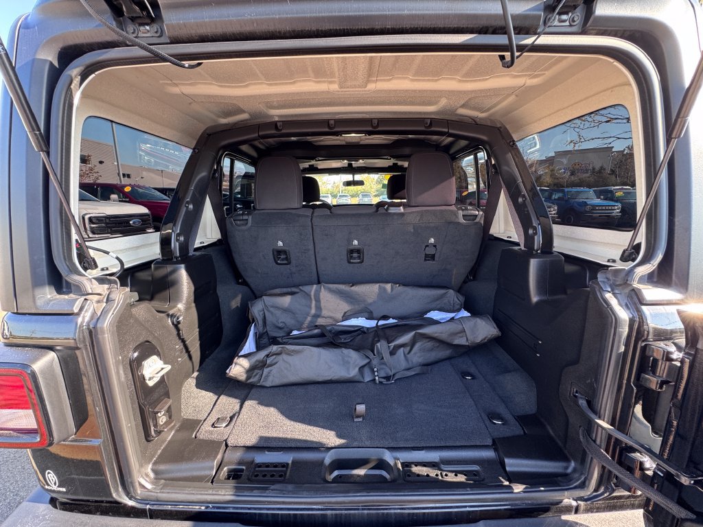 Used 2022 Jeep Wrangler Unlimited Sport AWD/4WD image 14