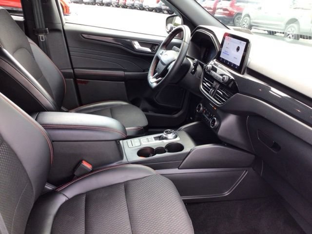 Certified 2025 Ford Escape ST-Line w/ Cold Weather Package AWD/4WD image 10