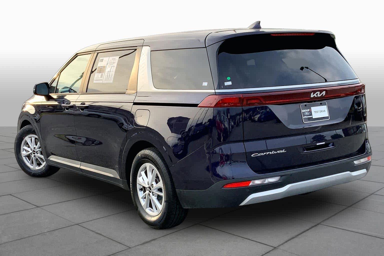 Used 2022 Kia Carnival LX FWD image 11