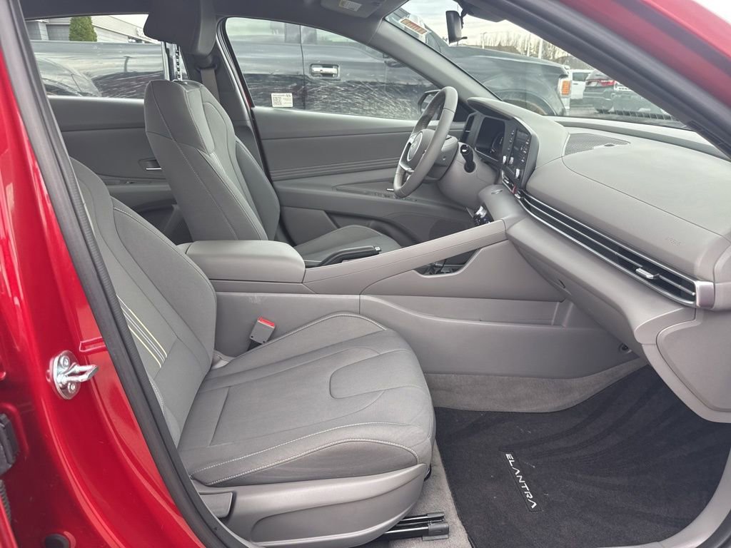 Used 2025 Hyundai Elantra Sport image 5