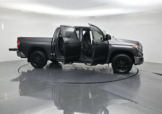 Used 2020 Toyota Tundra SR5 w/ SR5 Upgrade Package AWD/4WD image 46