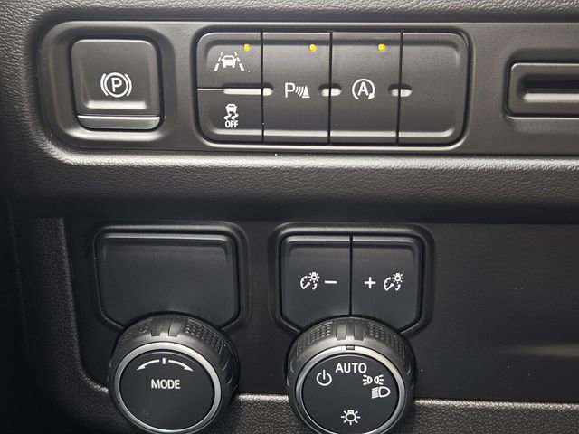 Used 2023 Chevrolet Suburban Premier image 34