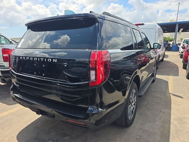 Certified 2025 Ford Expedition Active AWD/4WD image 3