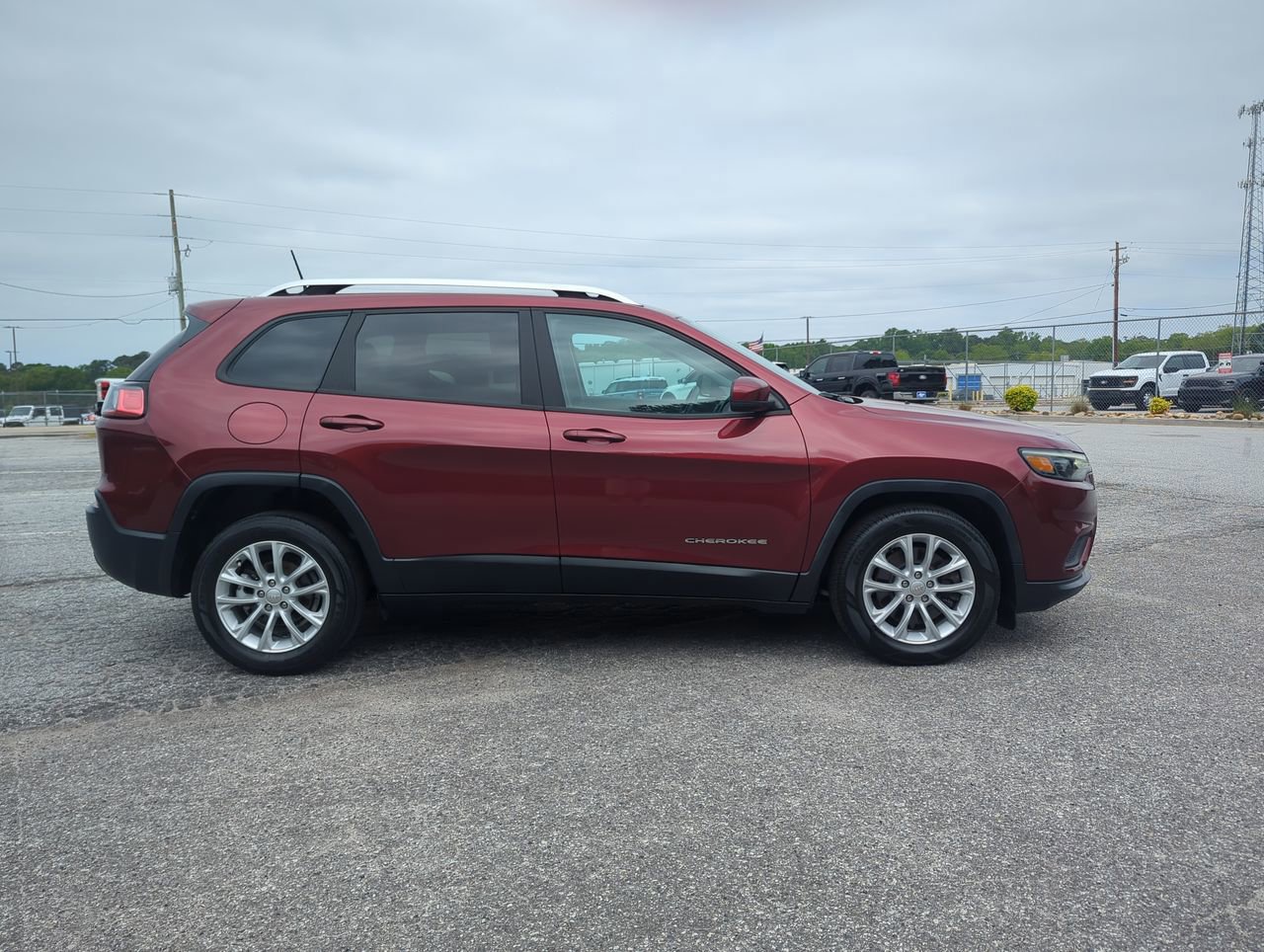 Used 2020 Jeep Cherokee Latitude FWD image 6