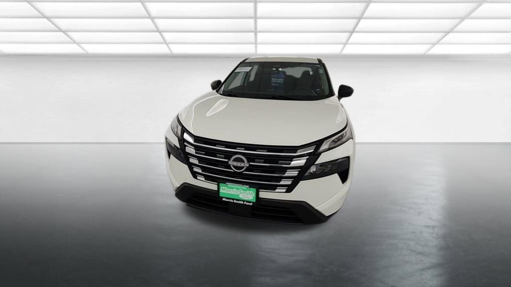 Used 2024 Nissan Rogue S AWD/4WD image 2