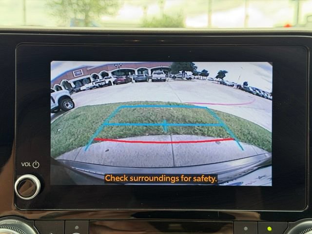 Used 2023 Toyota Highlander LE AWD/4WD image 17