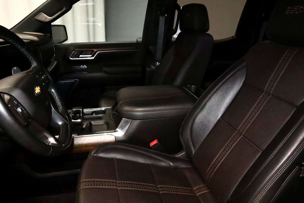 Used 2023 Chevrolet Silverado 1500 High Country w/ High Country Premium Package AWD/4WD image 23