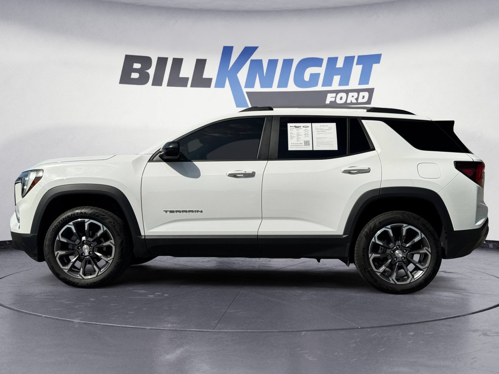 Used 2026 GMC Terrain Elevation w/ Elevation Premium Package FWD image 2