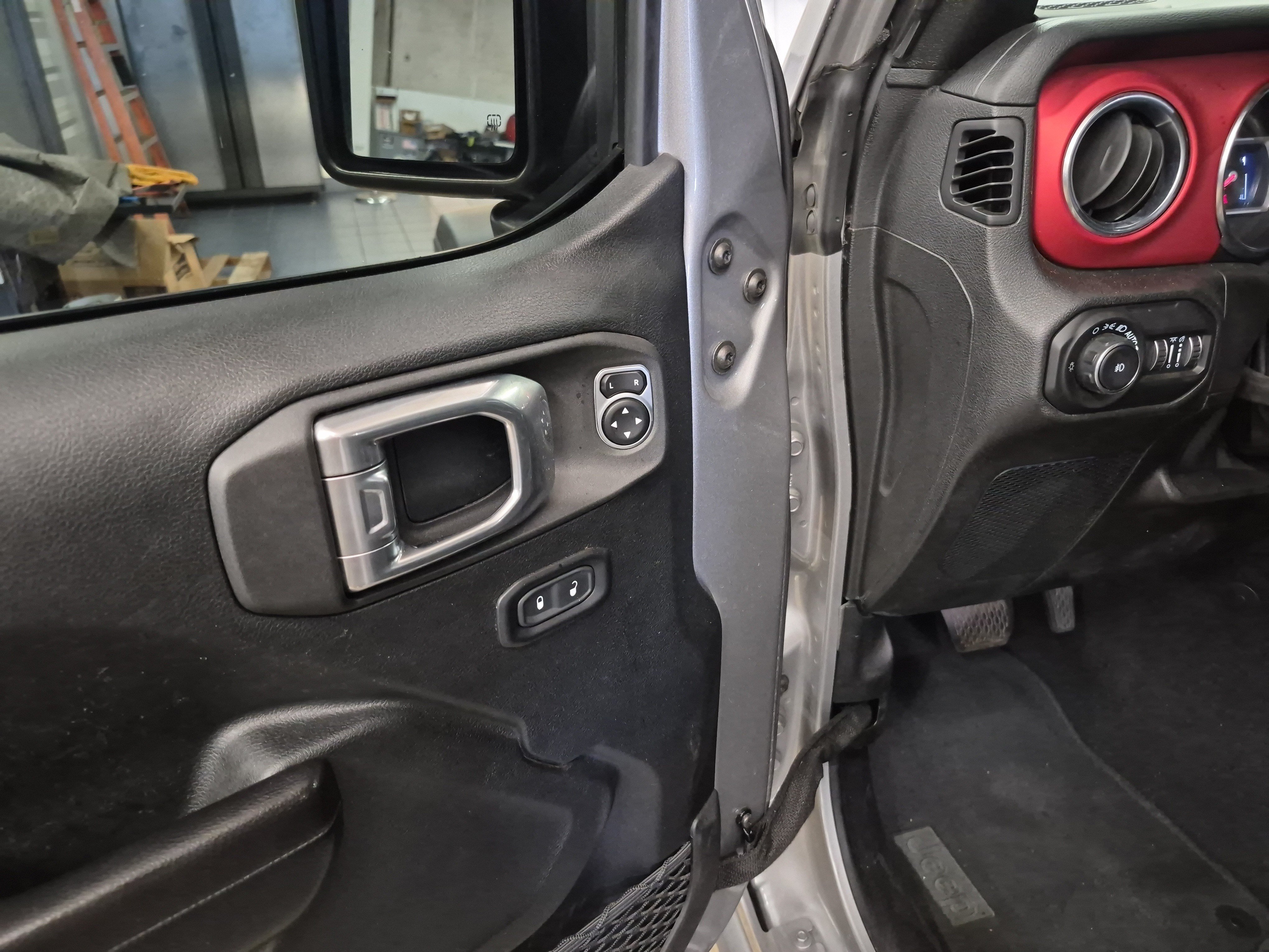 Used 2021 Jeep Wrangler Unlimited Rubicon AWD/4WD image 9
