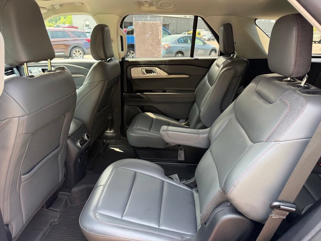 Certified 2025 Ford Explorer Active w/ Active Comfort Package AWD/4WD image 8