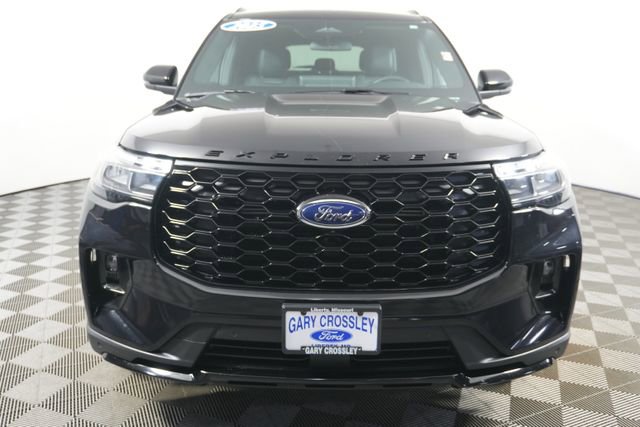 Certified 2025 Ford Explorer ST-Line w/ ST-Line Street Pack image 8