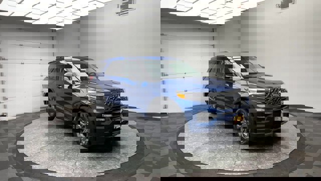 Certified 2022 Ford Explorer XLT w/ XLT Sport Appearance Package image 2