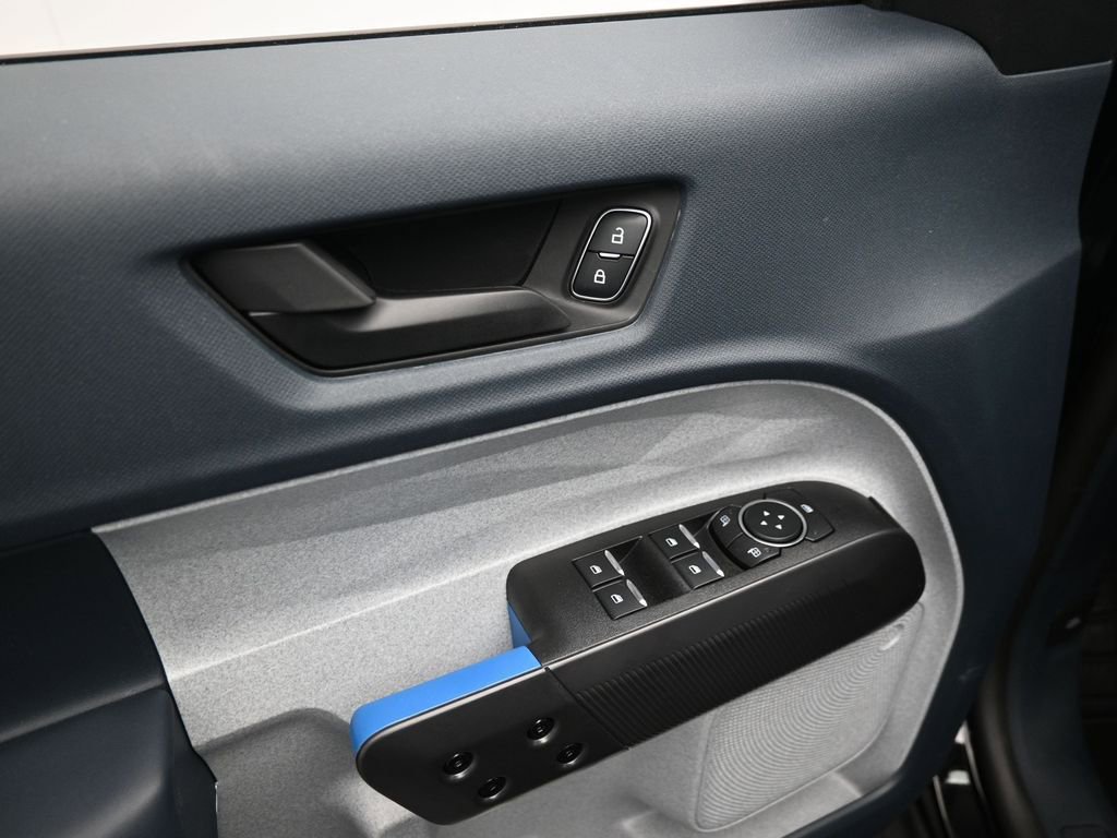 Certified 2025 Ford Maverick XLT w/ XLT Luxury Package image 11