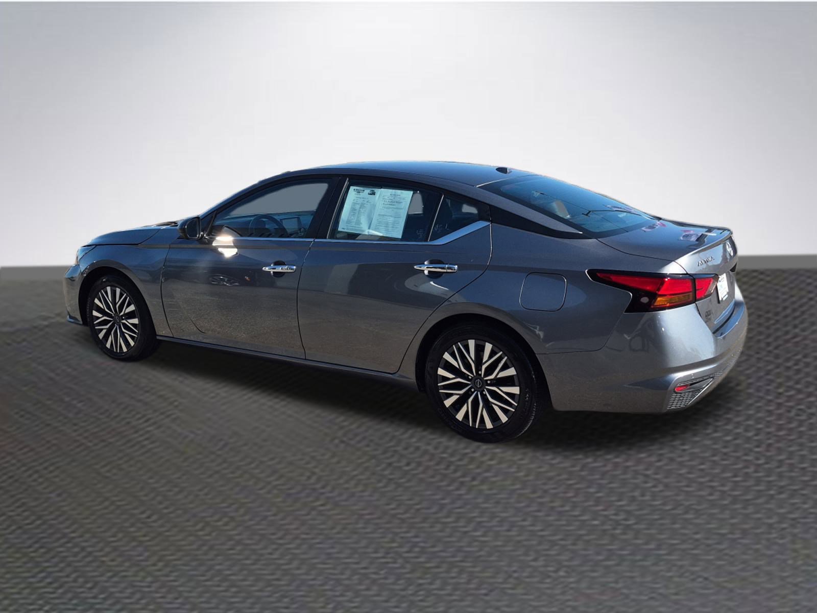 Used 2024 Nissan Altima 2.5 SV image 5