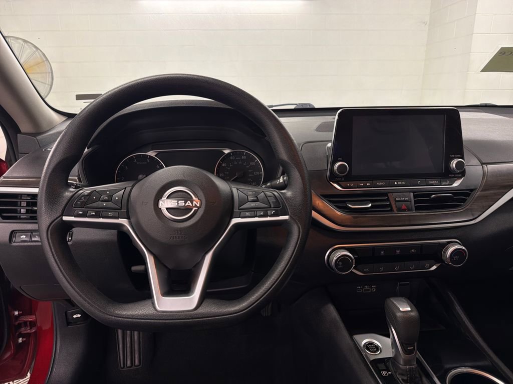 Used 2024 Nissan Altima 2.5 SV FWD image 9