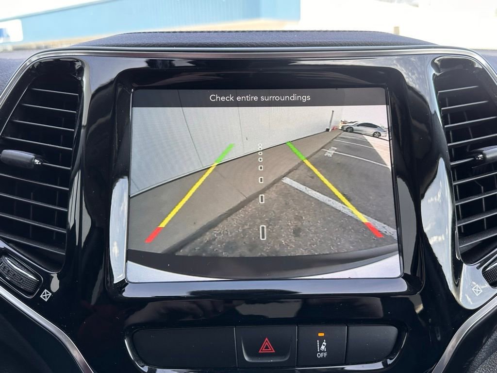 Used 2022 Jeep Cherokee Limited w/ Mopar Interior Package image 36