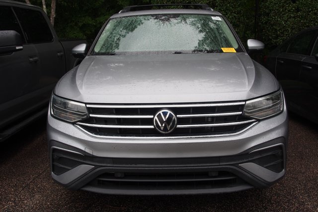 Used 2022 Volkswagen Tiguan SE FWD image 3