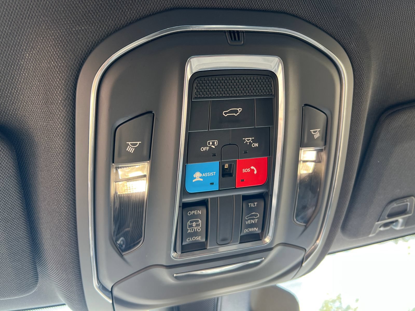 Used 2023 Jeep Grand Cherokee L Laredo AWD/4WD image 25