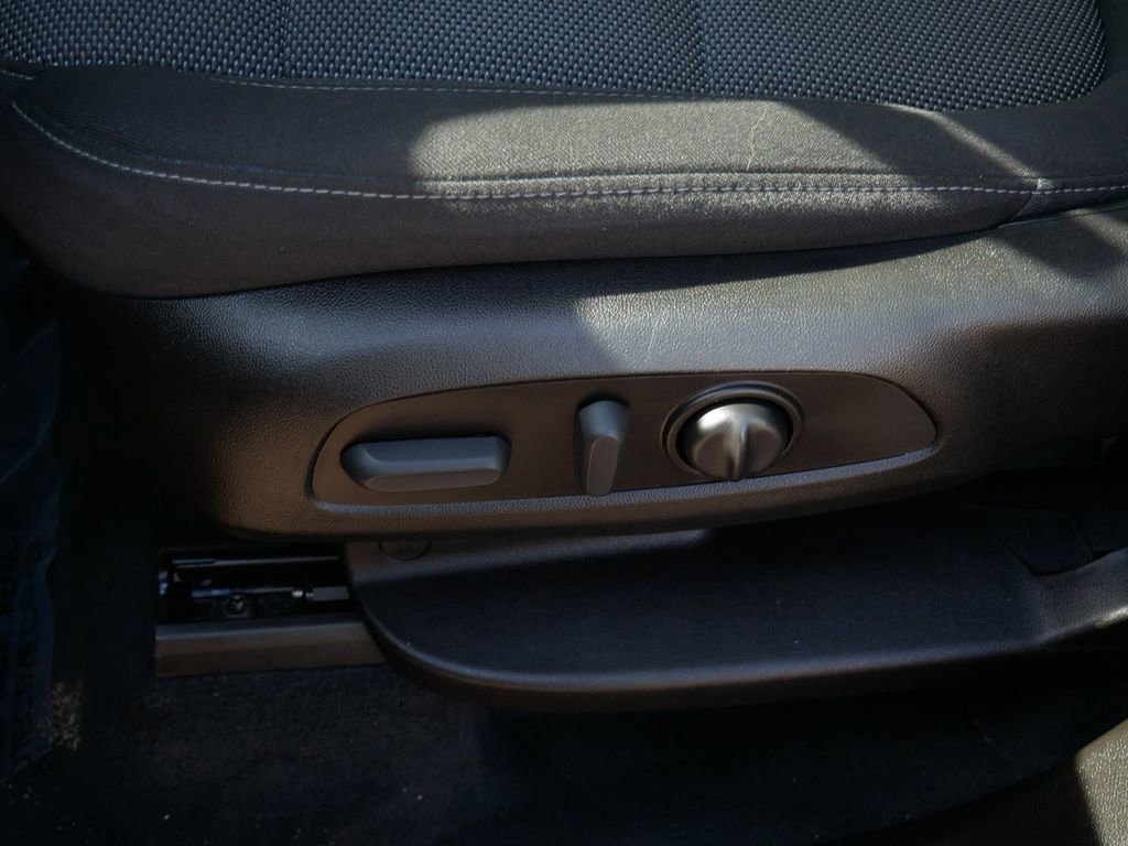 Used 2023 Chevrolet Traverse LT image 17