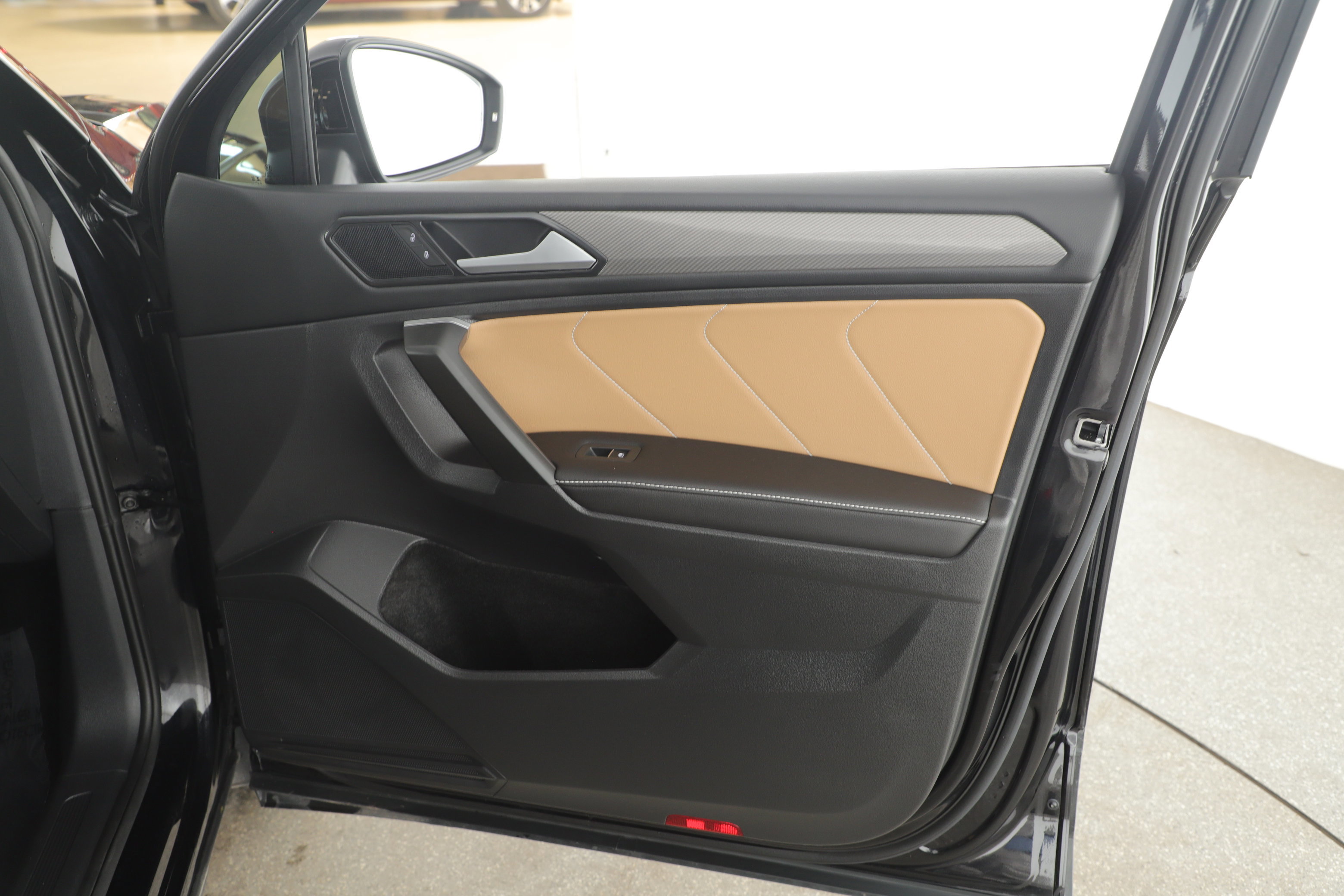 Used 2024 Volkswagen Tiguan SE image 20